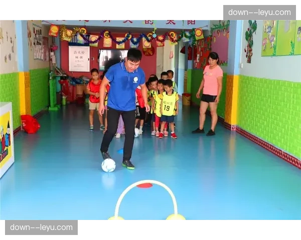 足球与教育:曼城青训营如何将文化课程与足球训练相结合 足球与教育:曼城青训营如何将文化课程与足球训练相结合