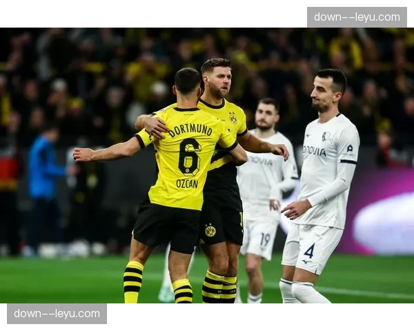 奥格斯堡0-0闷平波鸿，双方门将获评高分