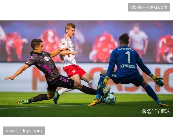 弗赖堡球迷在全场第20分钟亮起手机灯，纪念去世的20号球员