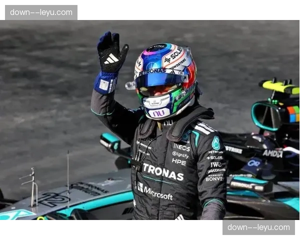 铃鹿赛道:安东内利冲线瞬间,成为F1史上最年轻背靠背夺冠车手 铃鹿赛道:安东内利冲线瞬间,成为F1史上最年轻背靠背夺冠车手